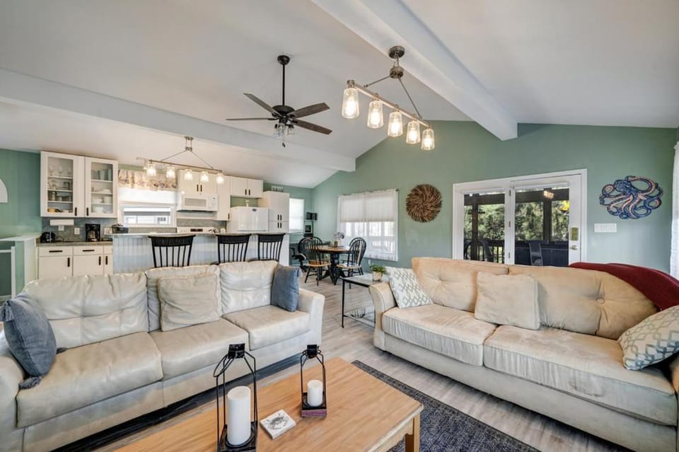 Oyster Bay Oasis House in Chincoteague Island