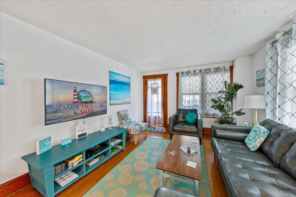 Shore to Please House in Chincoteague Island