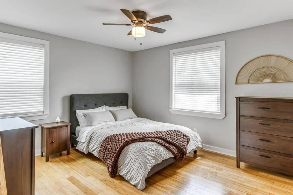 Bed, Photo of the whole room, Bedroom