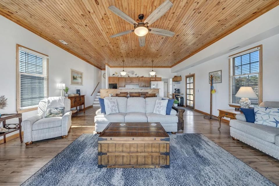 Coastal Retreat House in Chincoteague Island