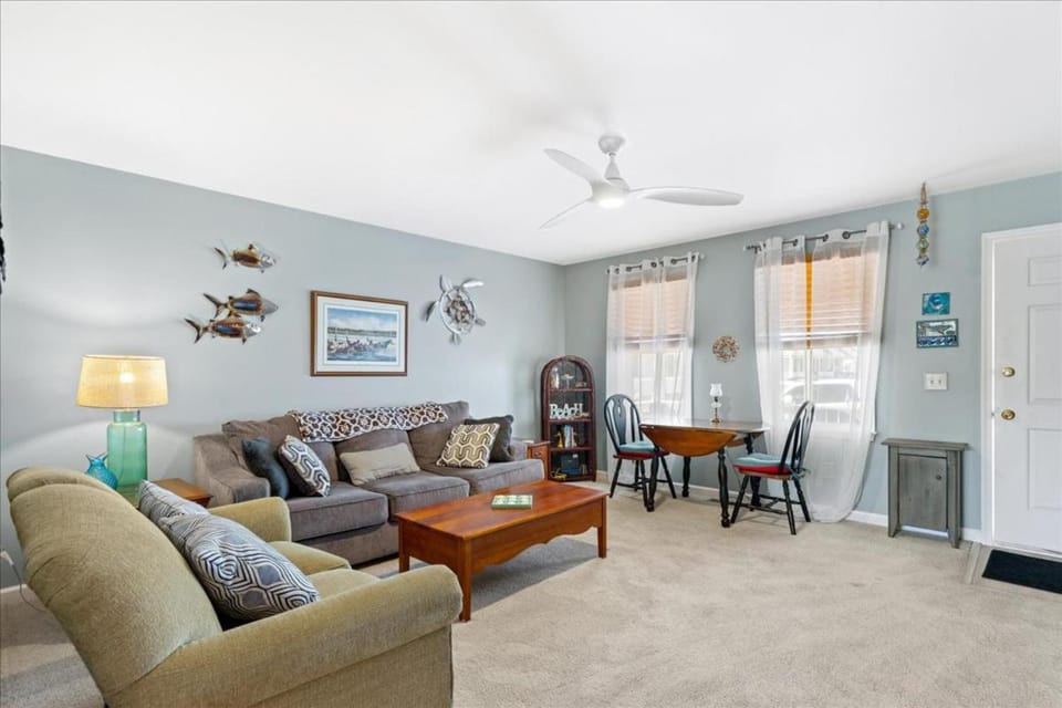 The Mermaid Lounge House in Chincoteague Island