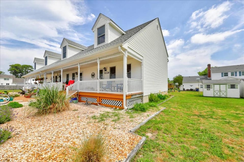 The Mermaid Lounge House in Chincoteague Island