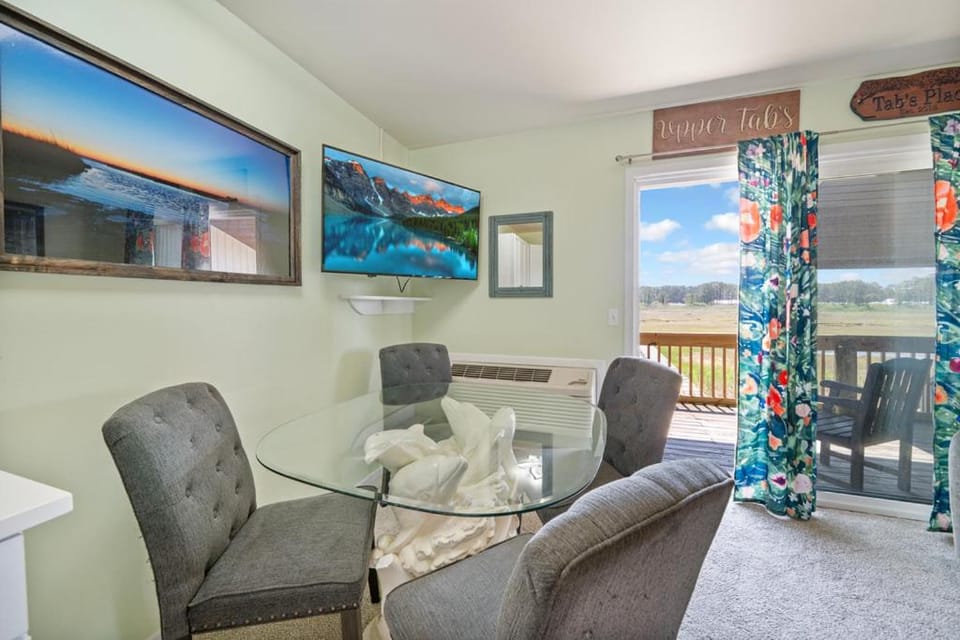 Assateague Inn 206-S Apartment in Chincoteague Island