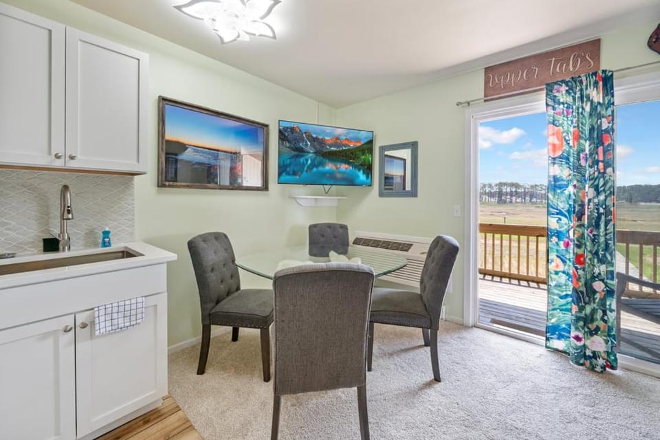 Assateague Inn 206-S Apartment in Chincoteague Island