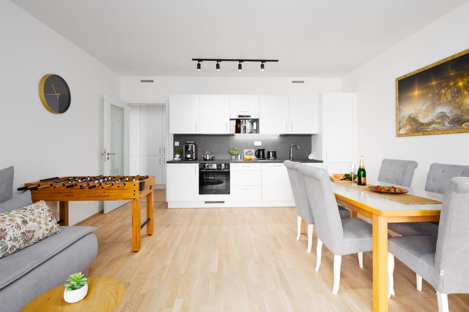 Seating area, kitchen