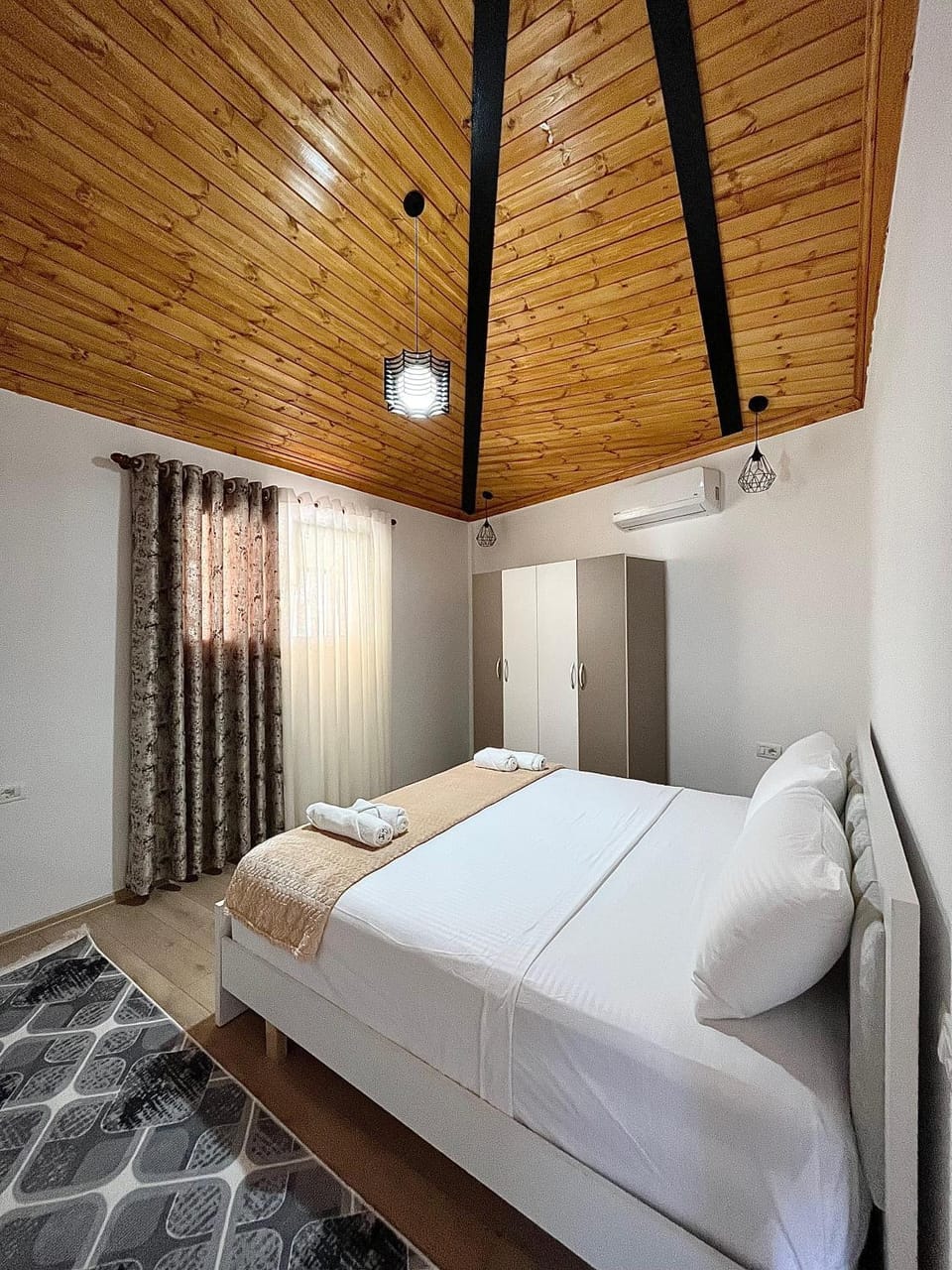Bed, Photo of the whole room, Bedroom, wardrobe, air conditioner