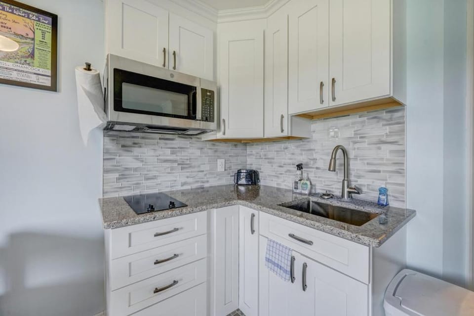 Assateague Inn 203-S Apartment in Chincoteague Island