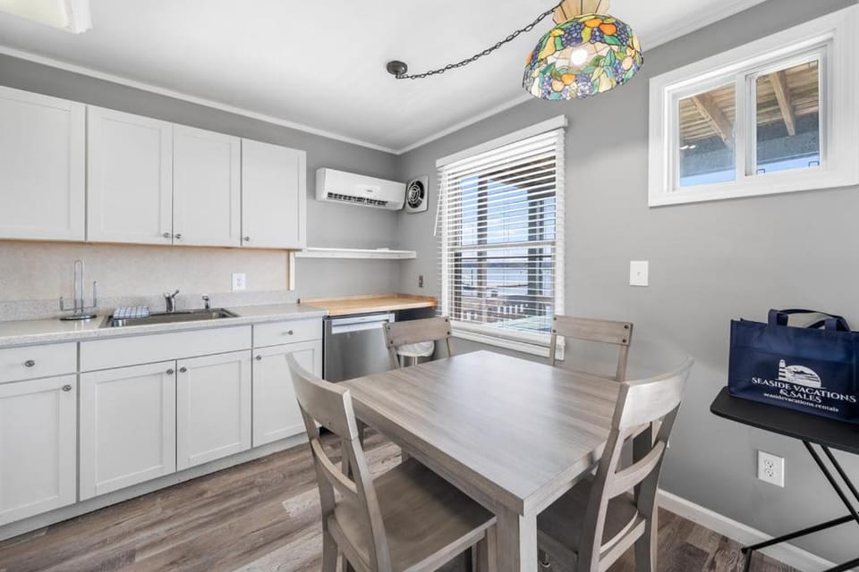 Sunrise Sonata Apartment in Chincoteague Island