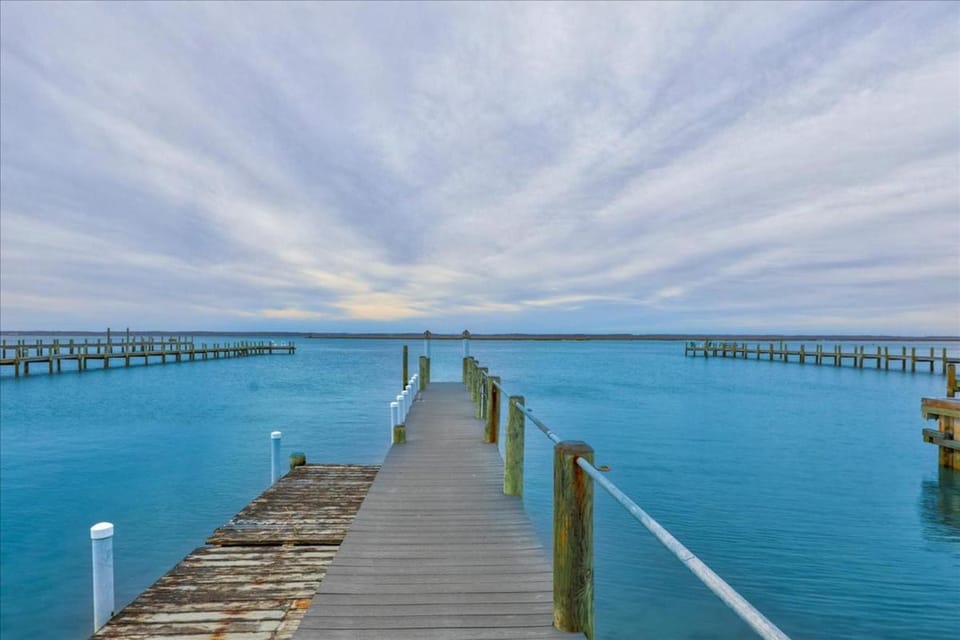 Waterfront Wonder House in Chincoteague Island