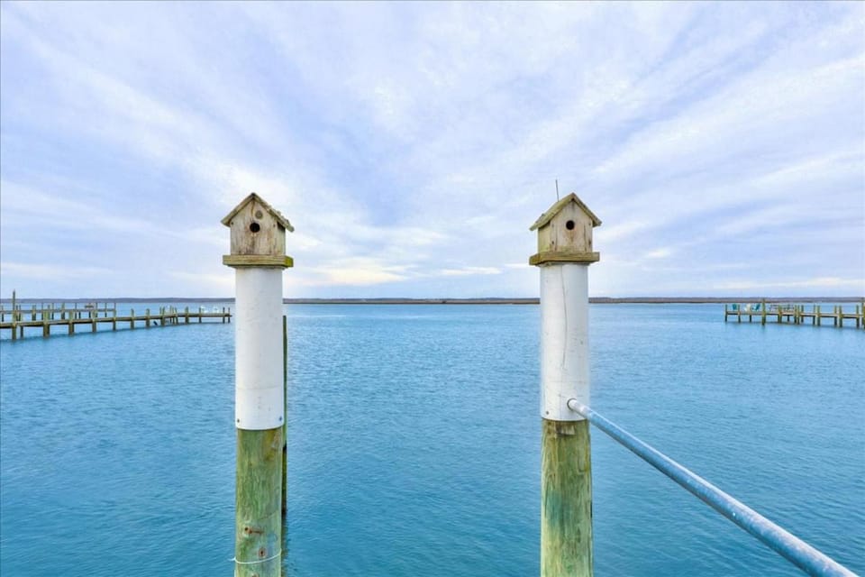 Waterfront Wonder House in Chincoteague Island