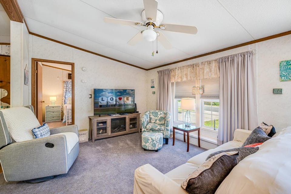 One Peace Cottage House in Chincoteague Island