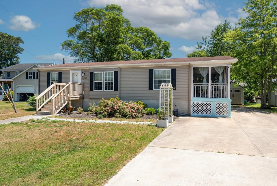 One Peace Cottage House in Chincoteague Island