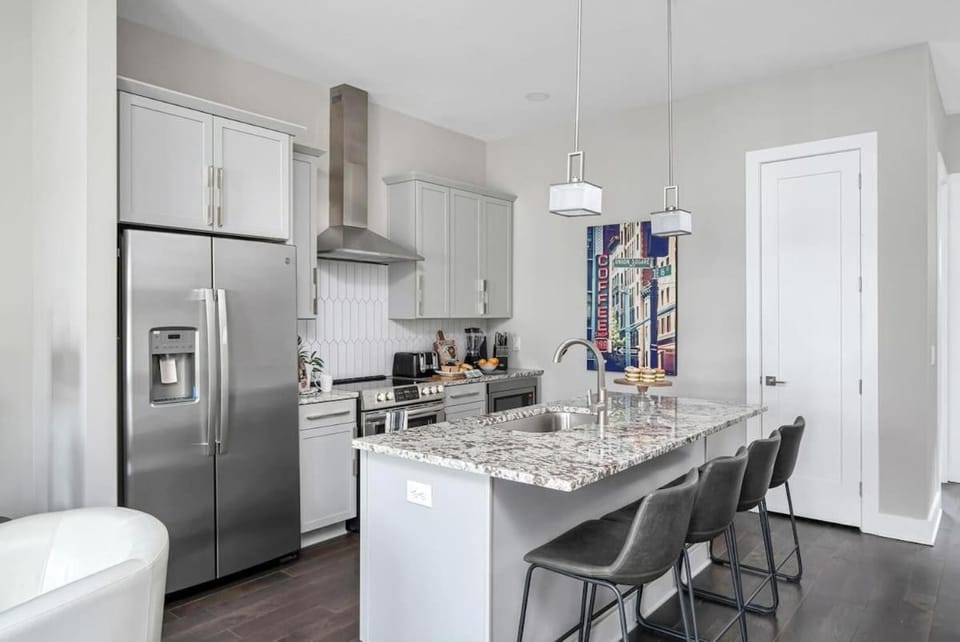 Kitchen or kitchenette, Seating area