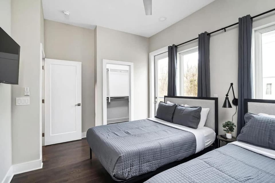 Bed, Photo of the whole room, Bedroom, wardrobe