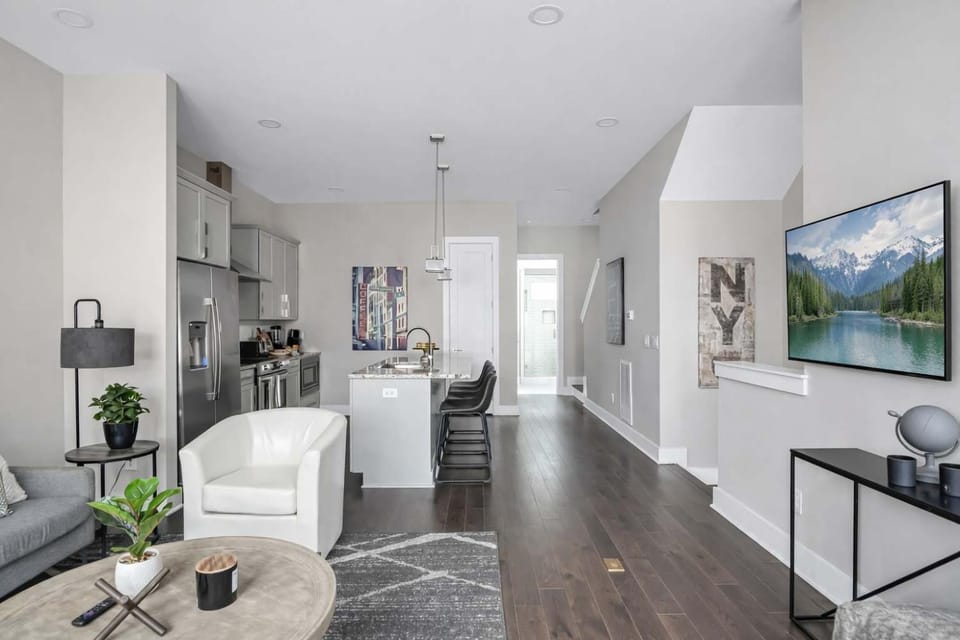TV and multimedia, Kitchen or kitchenette, Living room, Seating area, Dining area, oven