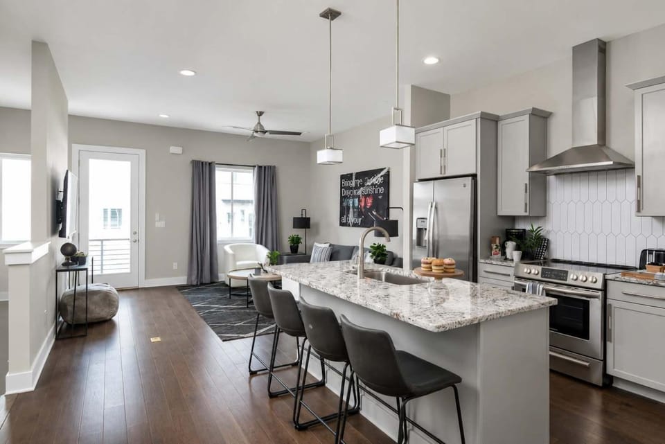 Coffee/tea facilities, Kitchen or kitchenette, Photo of the whole room, Dining area, dishwasher, stove, toaster