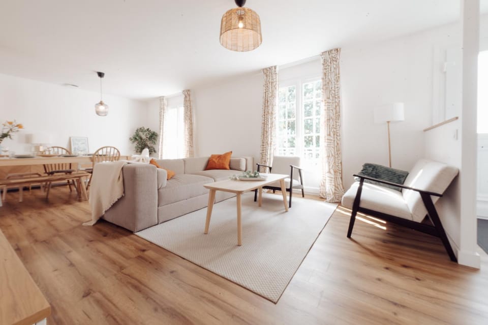 Living room, Dining area