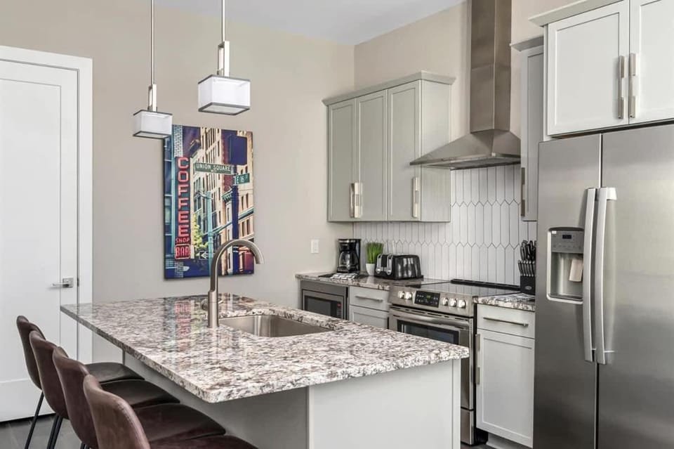 Kitchen or kitchenette, Seating area