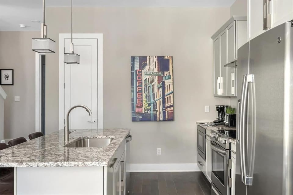 Kitchen or kitchenette, dishwasher, oven, stove