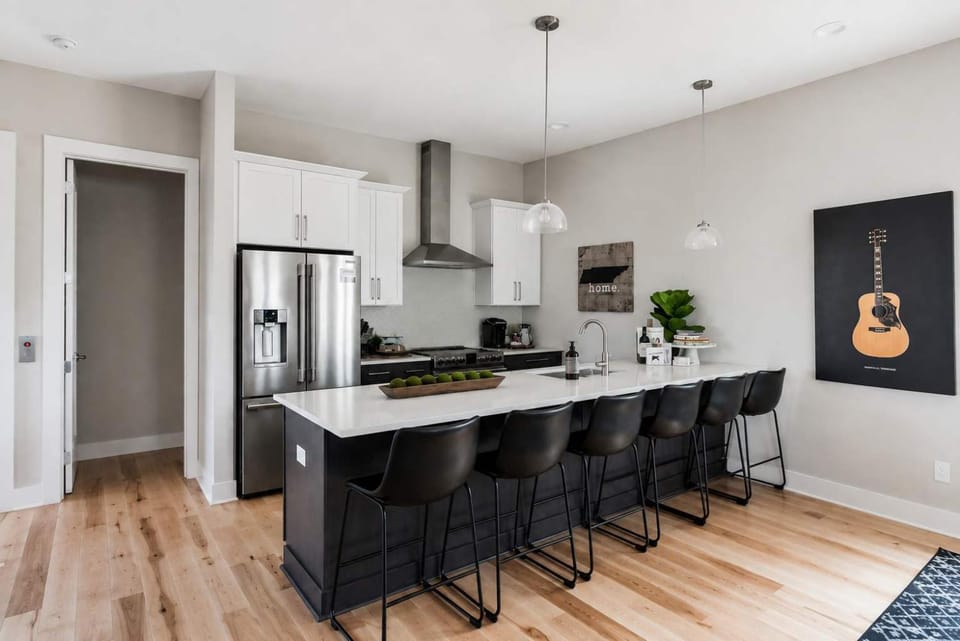 Kitchen or kitchenette, Photo of the whole room, Dining area, oven, stove, toaster