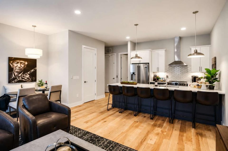 Kitchen or kitchenette, Photo of the whole room, Seating area, Dining area, stove