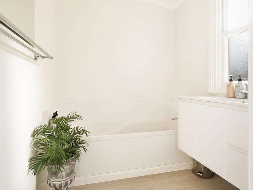 Walk To City & Hospital House in Launceston