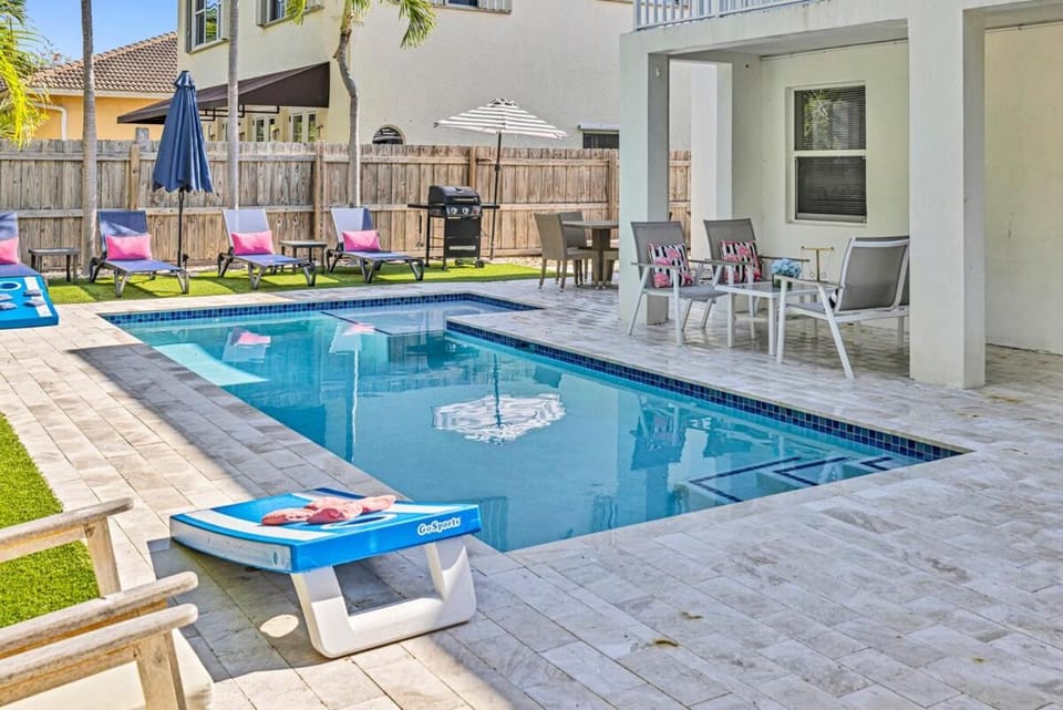 Large 8 Beds 4 Bath Heated Pool House Delray Beach House in Miami
