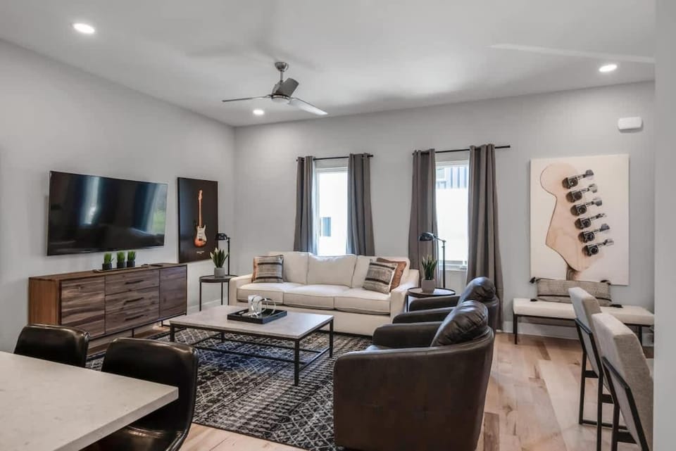 Communal lounge/ TV room, TV and multimedia, Living room, Photo of the whole room, Seating area