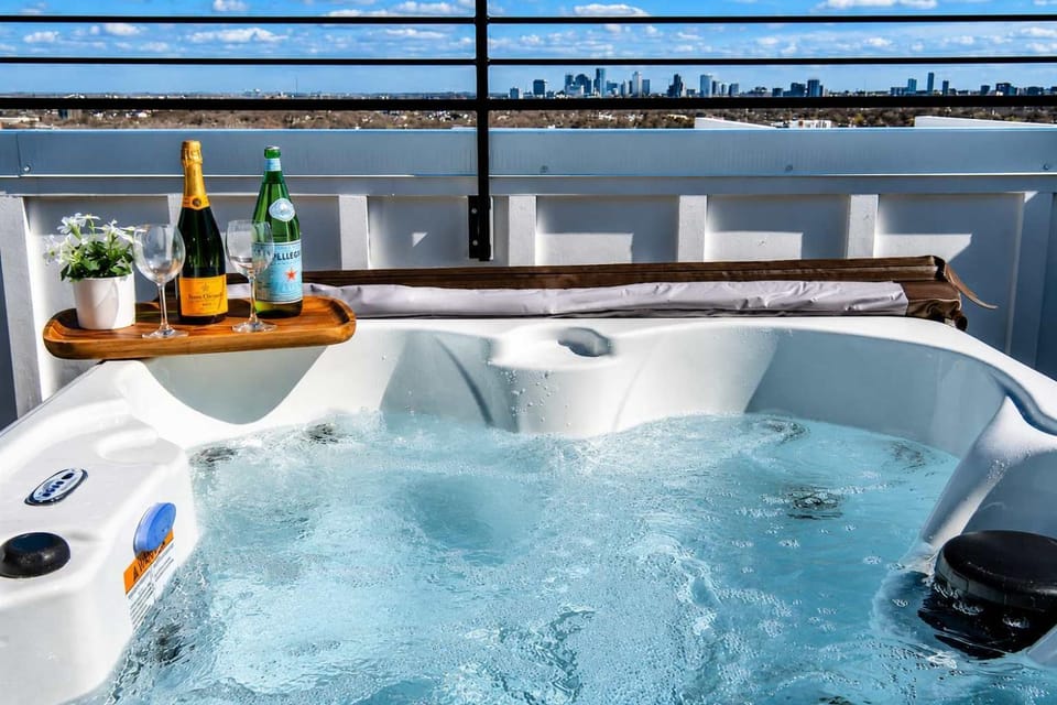 Stylish Nashville Home - Rooftop Deck - Hot Tub House in Nashville