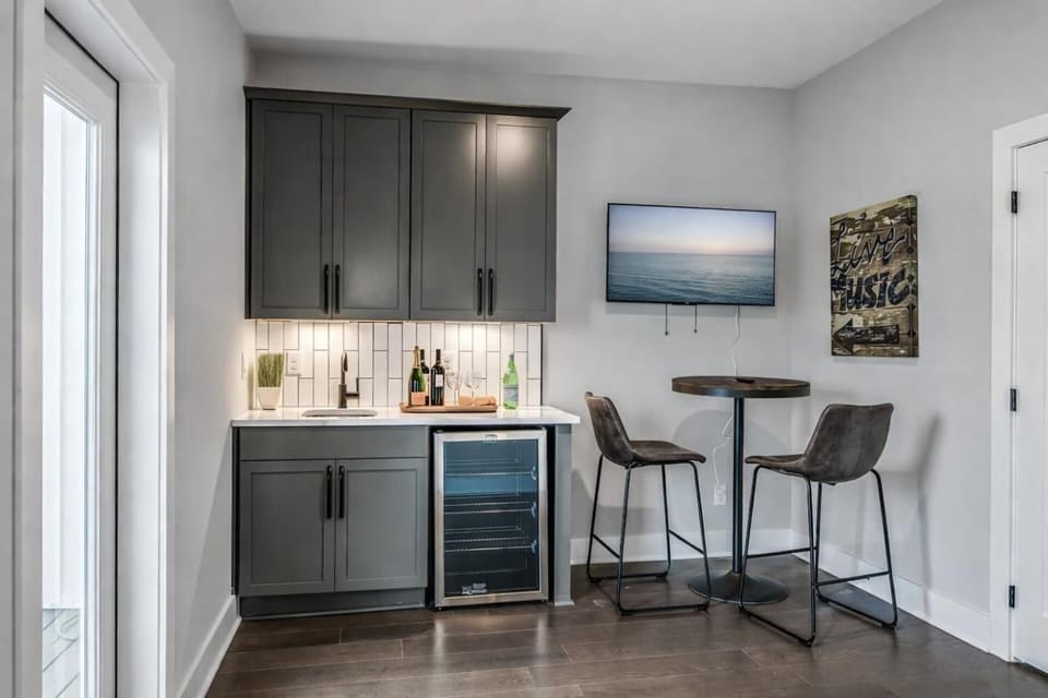 Seating area, minibar