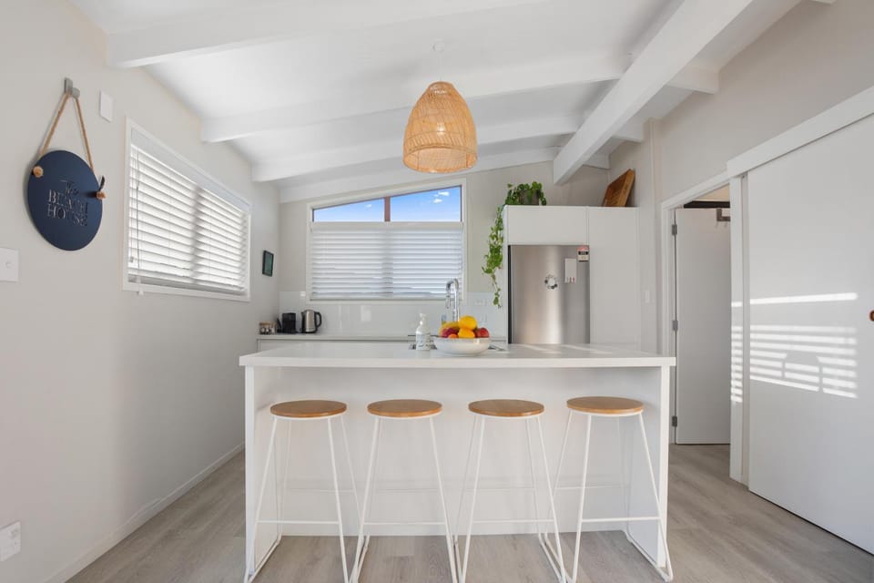 Coffee/tea facilities, oven, kitchen