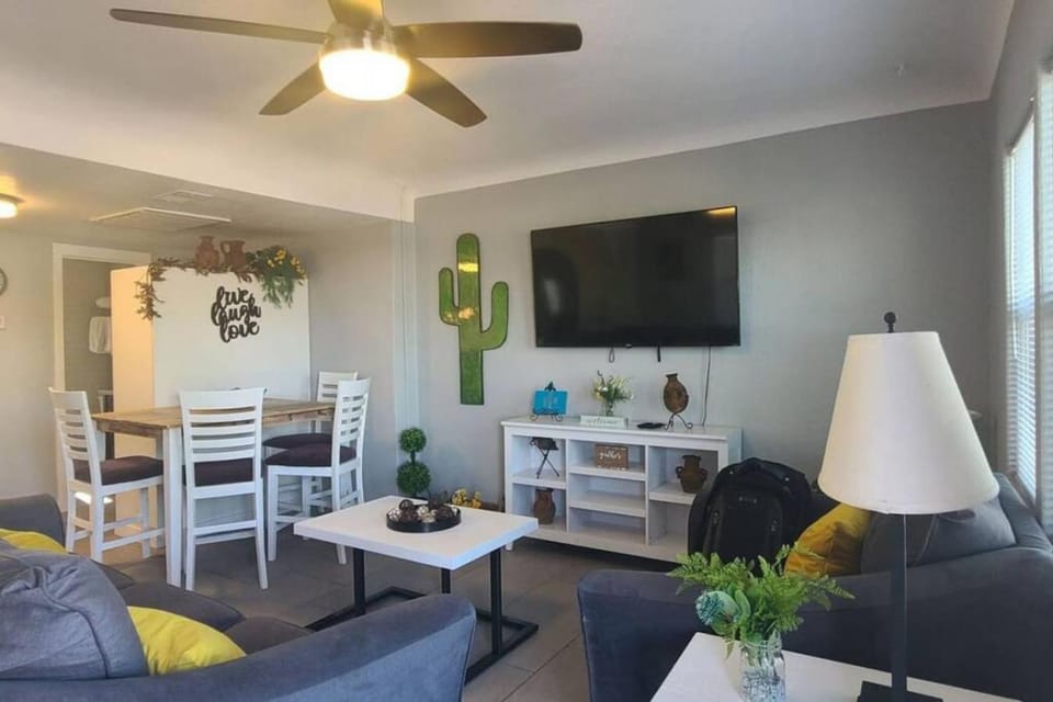 Charming Apt Downtown Phoenix Historic Patio Apartment in Phoenix