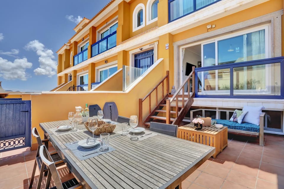 Property building, Patio, Balcony/Terrace, Seating area