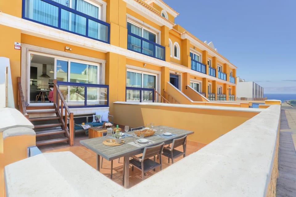 Property building, Balcony/Terrace, Seating area
