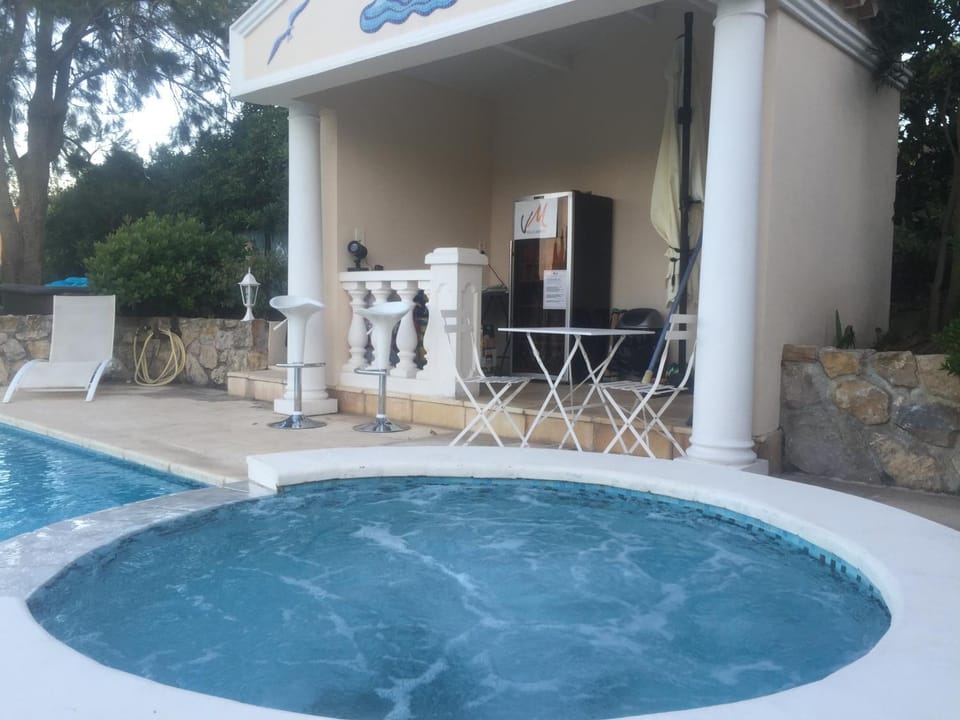 Patio, Day, Swimming pool