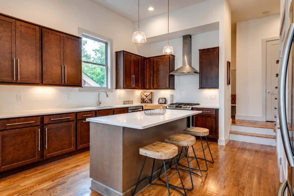 Kitchen or kitchenette, Dining area, dishwasher, oven, stove
