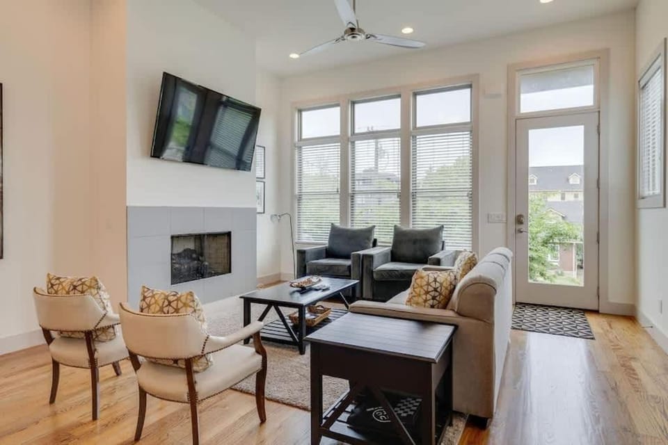 TV and multimedia, Living room, Seating area