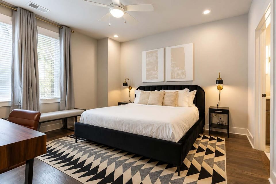 Bed, Bathroom, Photo of the whole room, Bedroom