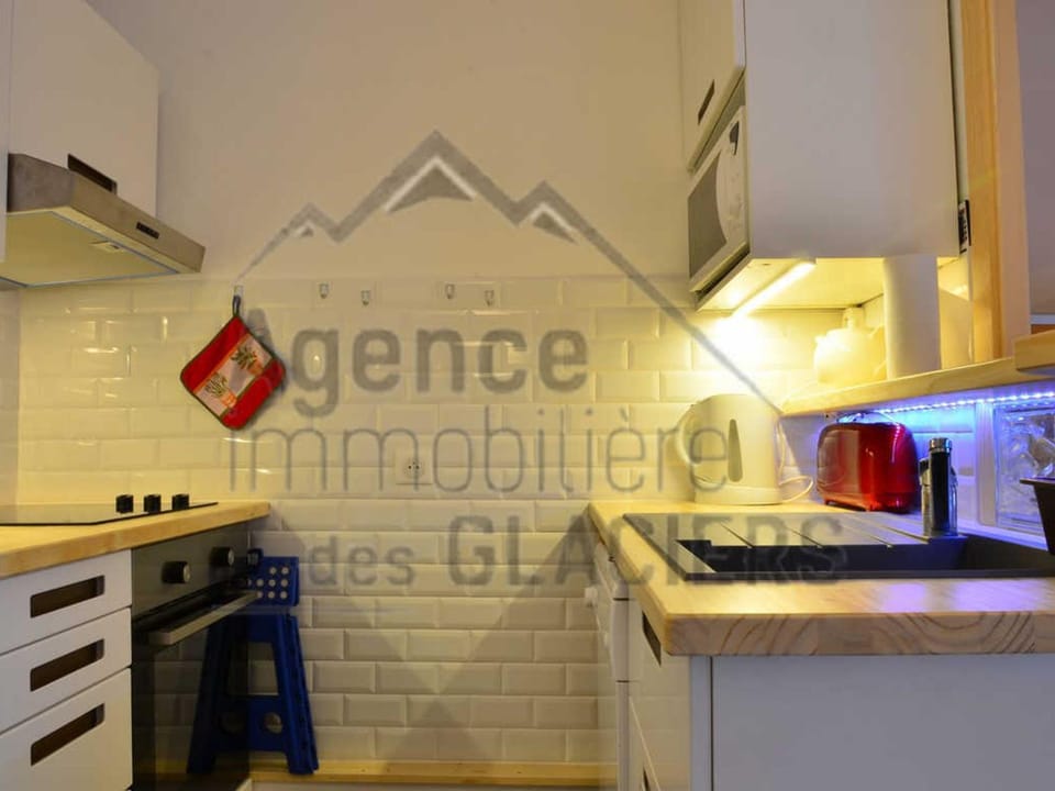 Duplex rénové 8 pers. à 120m des pistes avec parking, balcon, vue montagne, 3 chambres - FR-1-329-95 Apartment in Landry
