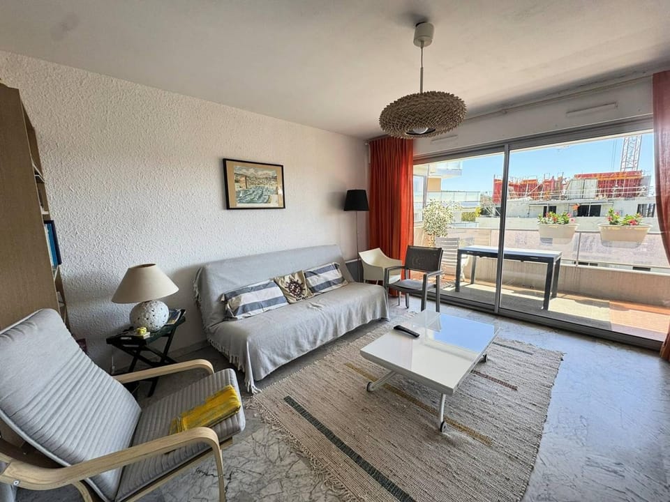 Charmant appartement avec parking et A/C proche plage - FR-1-100-357 Apartment in Cavalaire-sur-Mer