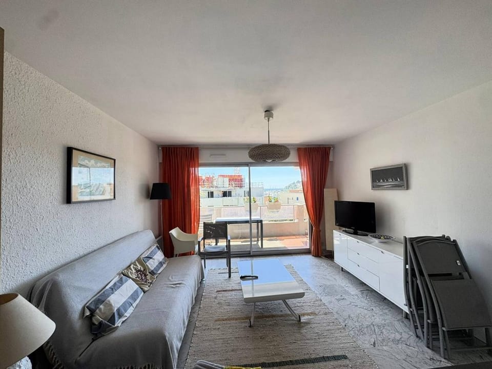 Charmant appartement avec parking et A/C proche plage - FR-1-100-357 Apartment in Cavalaire-sur-Mer