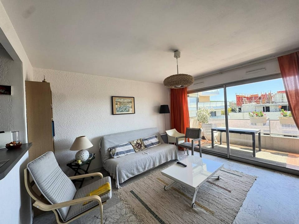 Charmant appartement avec parking et A/C proche plage - FR-1-100-357 Apartment in Cavalaire-sur-Mer
