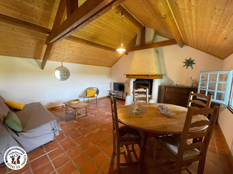Séjour Authentique en Bourrines Traditionnelles à Beauvoir-sur-Mer - FR-1-426-583 House in Pays de la Loire