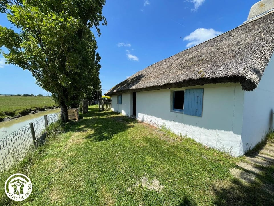 Séjour Authentique en Bourrines Traditionnelles à Beauvoir-sur-Mer - FR-1-426-583 House in Pays de la Loire