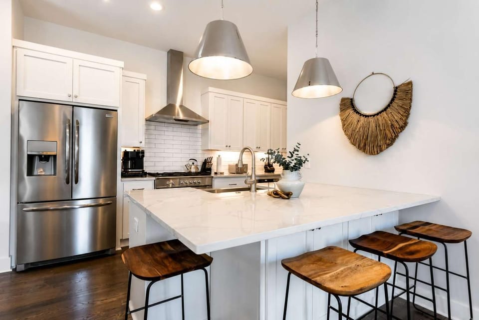Coffee/tea facilities, Kitchen or kitchenette, Photo of the whole room, Dining area, dishwasher, oven, stove, toaster