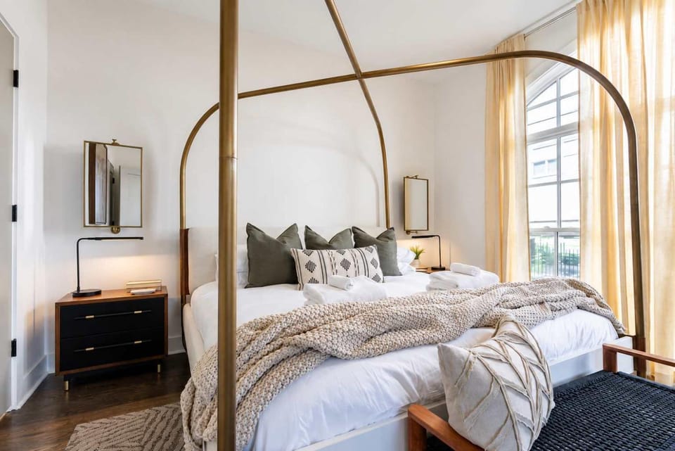 Bed, Photo of the whole room, Bedroom