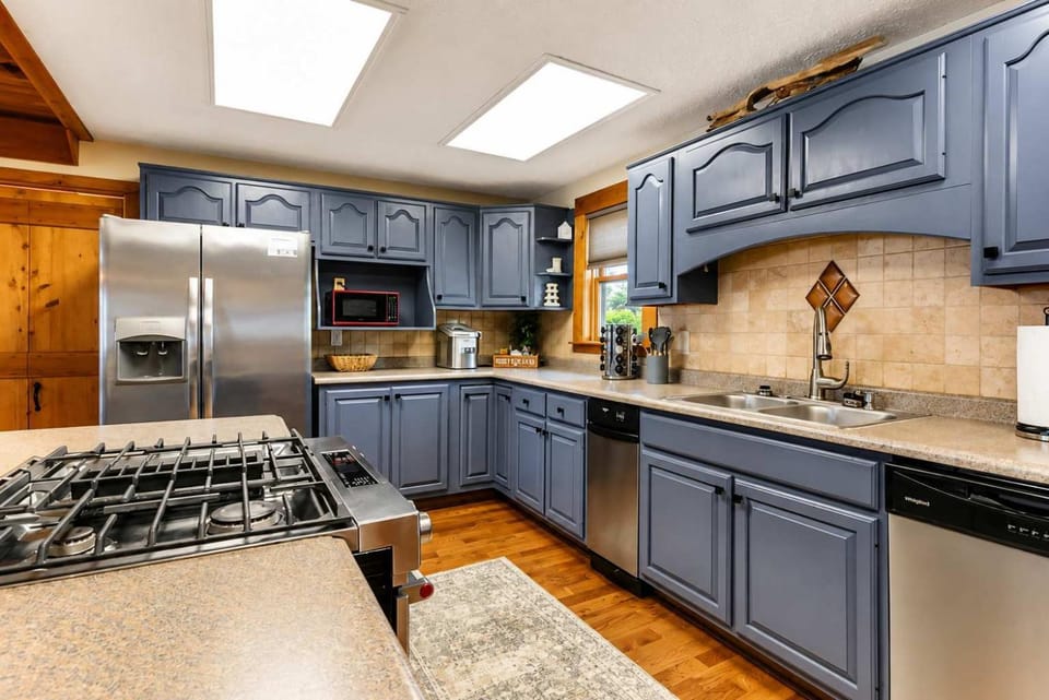 Kitchen or kitchenette, dishwasher, oven, stove, toaster
