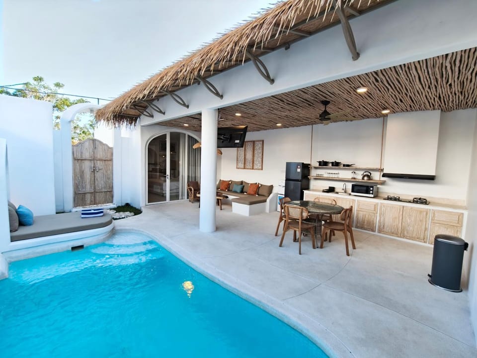 Property building, Swimming pool, Swimming pool