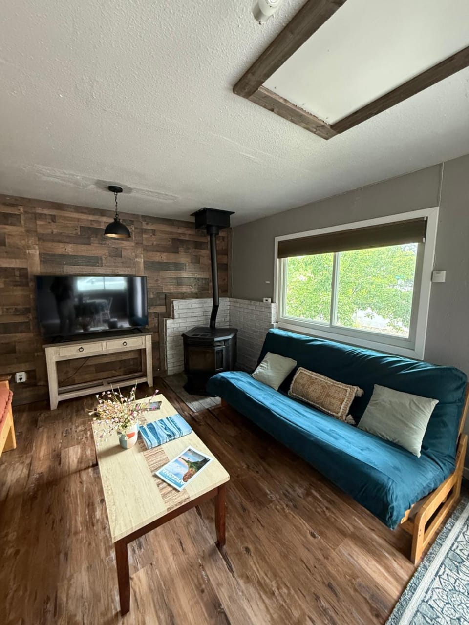 Communal lounge/ TV room, TV and multimedia, Living room, Seating area, Evening entertainment