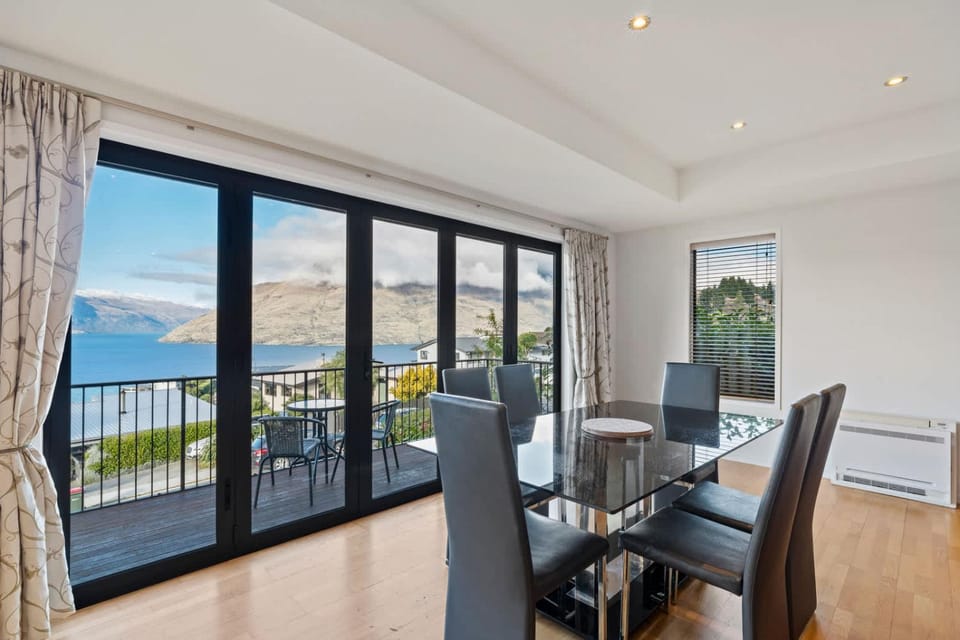 Elevated Elegance in Fernhill Apartment in Queenstown